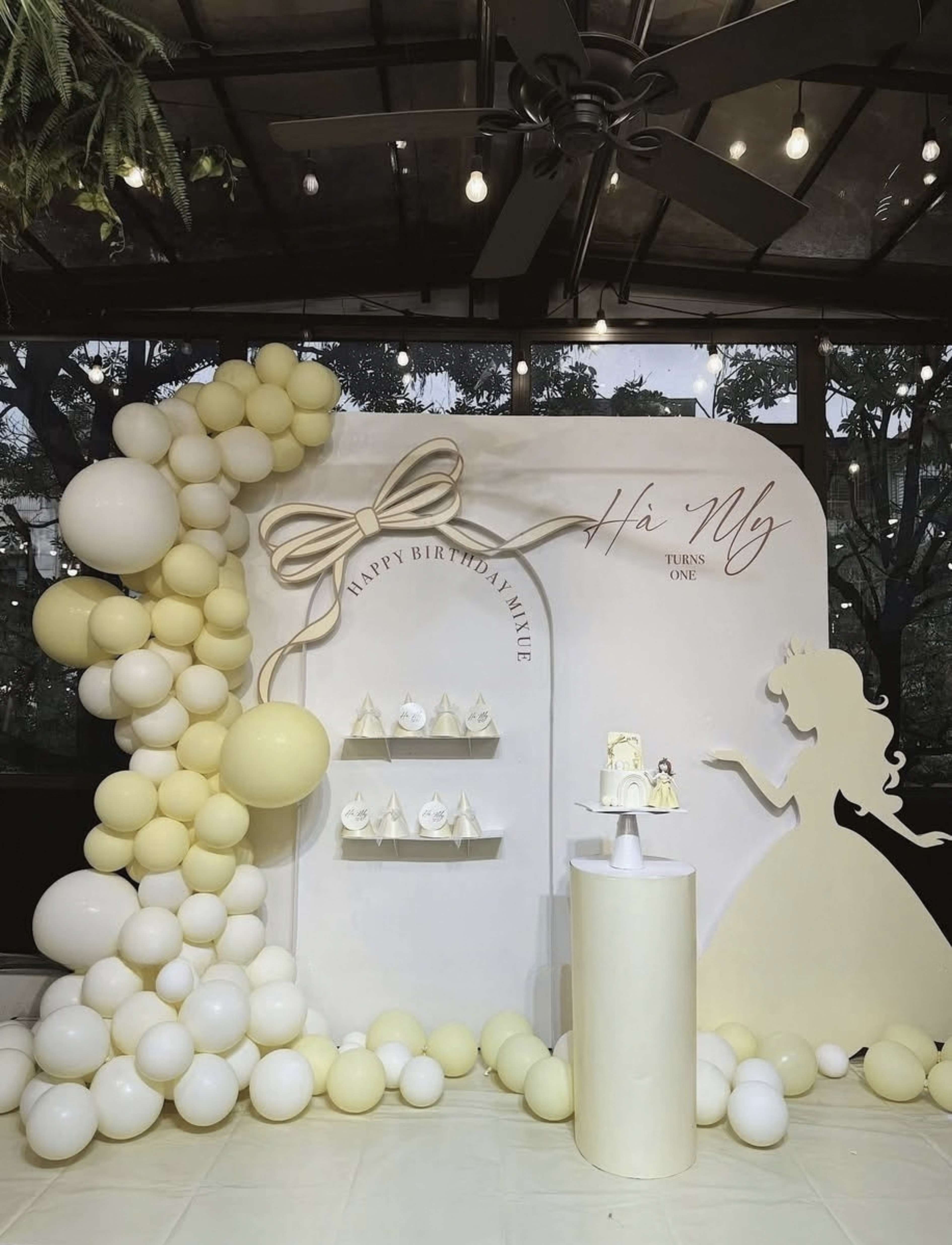 Mẫu trang trí tone vàng pastel