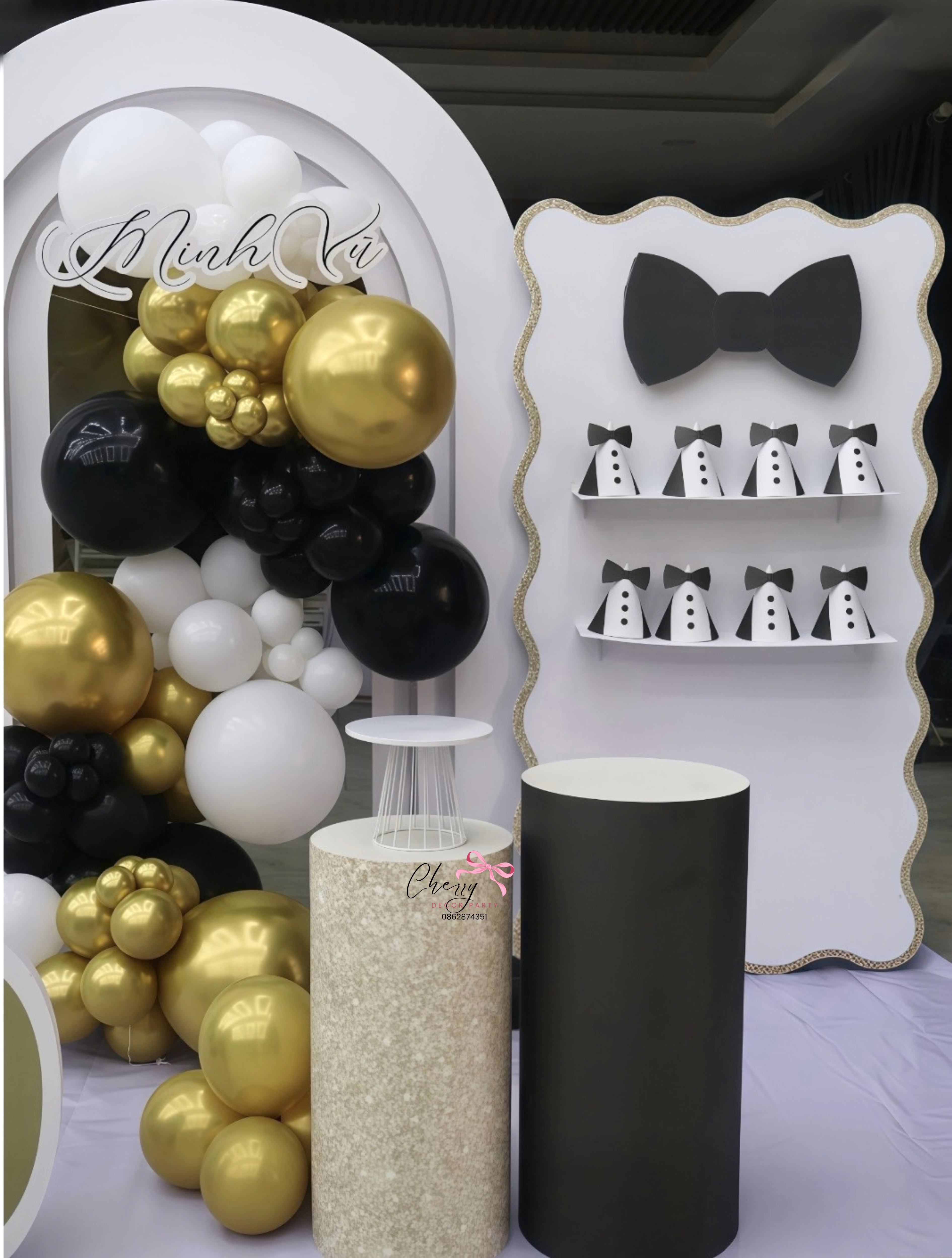 Mẫu trang trí sinh nhật tuxedo bé trai